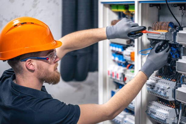 Best Licensed Electrician  in Siesta Shores, TX